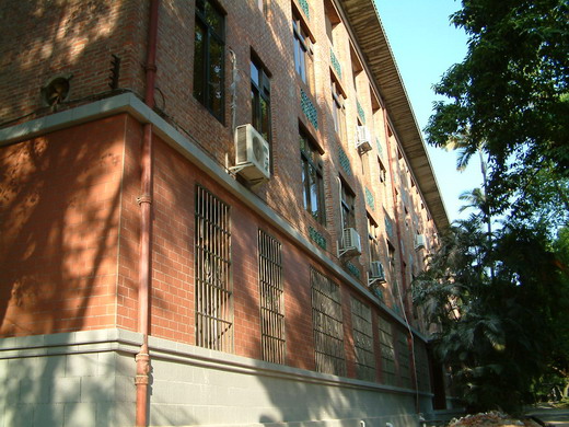 化学北楼2005修葺后： 西北区550栋 